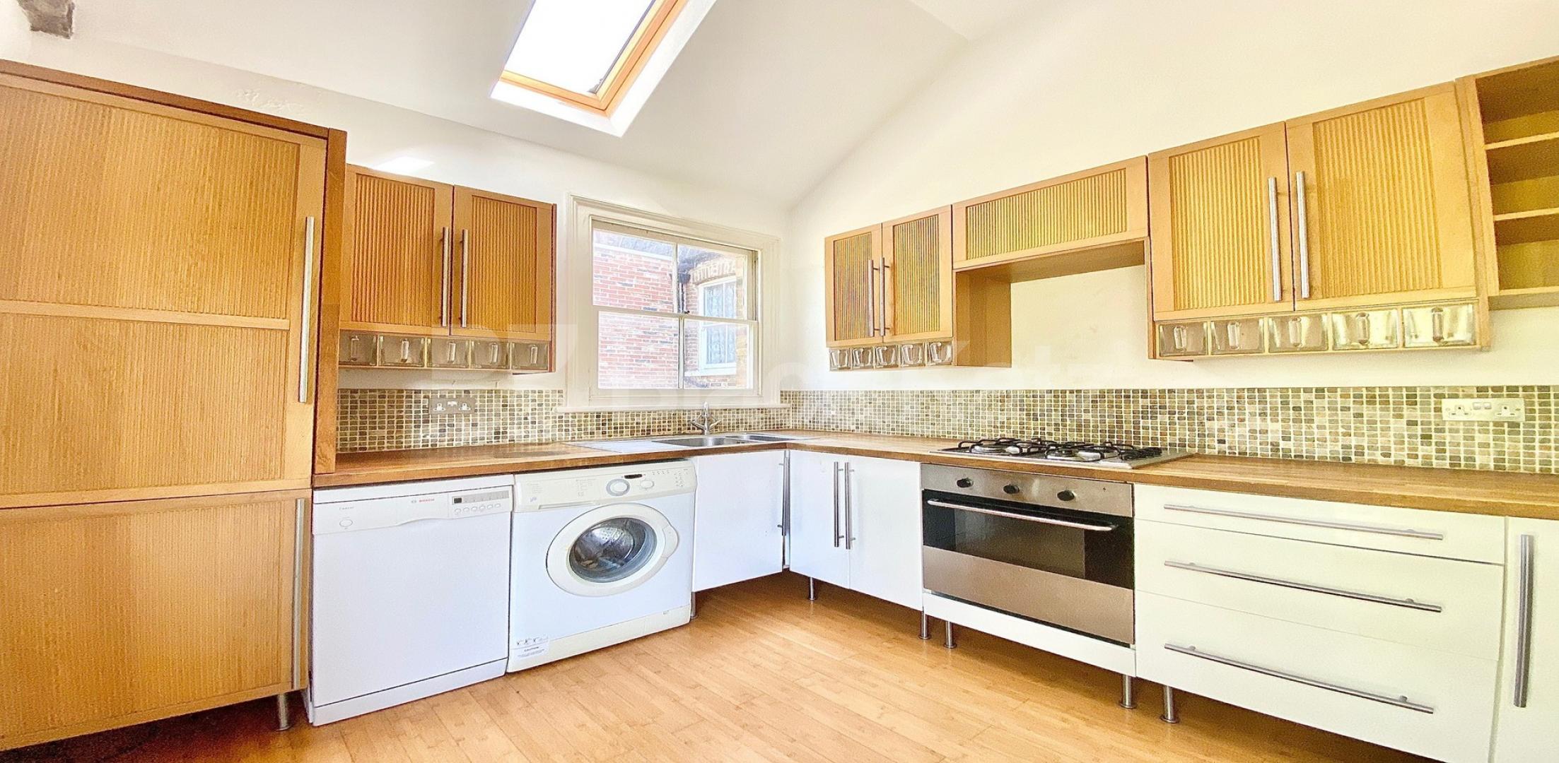 			VIRTUAL TOUR AVAILABLE!, 2 Bedroom, 1 bath, 1 reception Flat			 Barnard Hill, Muswell Hill